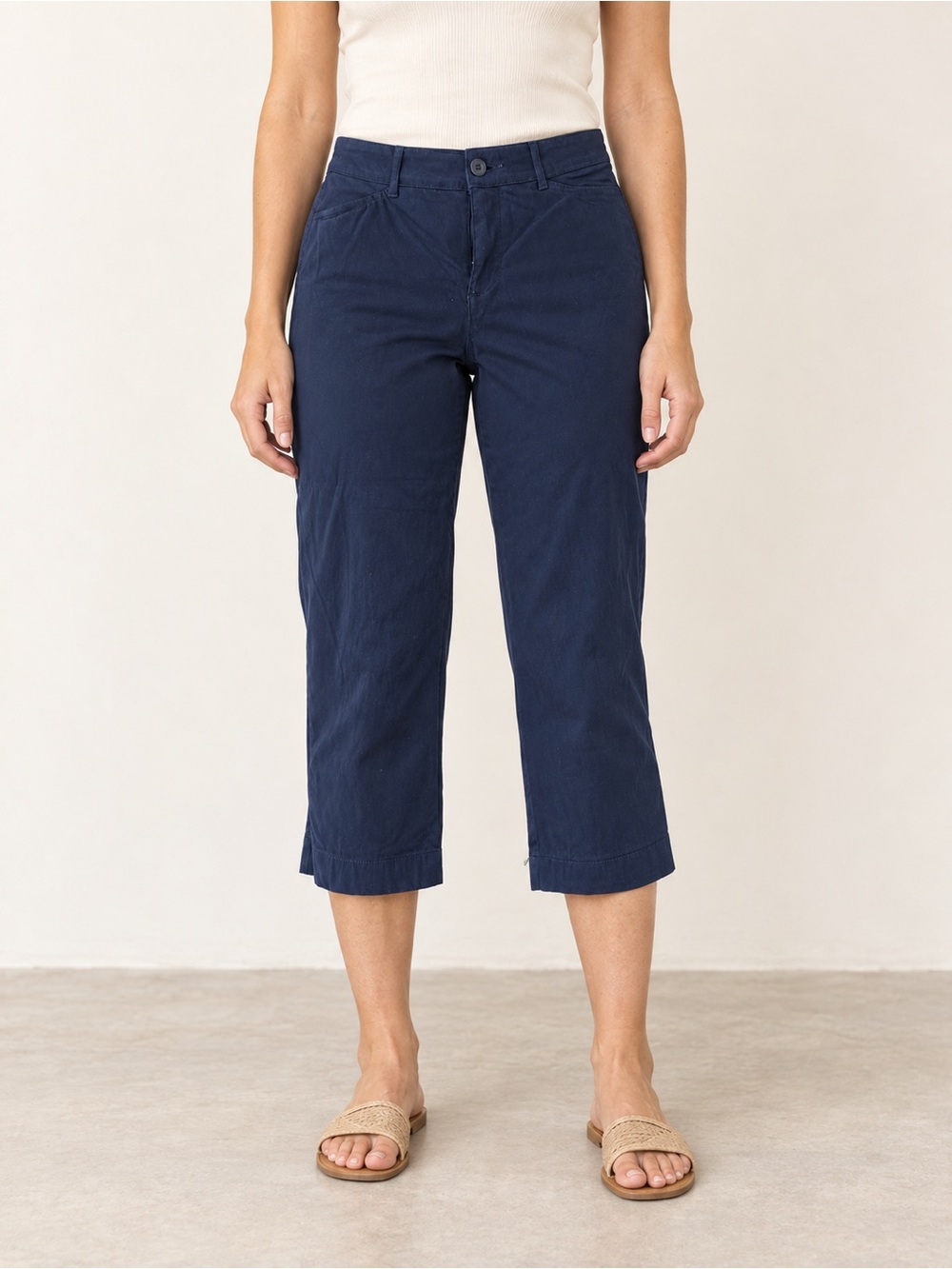 St. John’s Bay Women’s Navy Blue Capri Pants Size 6 NWOT Straight Leg